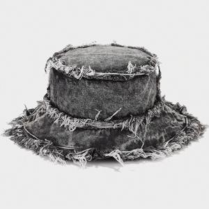 Chapeau Bob Personnalisé avec Logo Brodé 3D – Nouvelle Collection Été 2024 – Tendance Vintage en Jean Délavé et Effiloché – Chapeau de Soleil Style Distressed - Product Image 4
