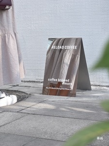 Insegna a Doppia Faccia in Acciaio Inox con Finitura a Specchio, Antivento e Pieghevole per Pubblicità su Marciapiede di Caffetterie - Product Image 2