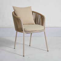 Chaise de salle à manger autoportante durable, design abordable, résistante aux intempéries, pour les zones de restauration intérieures et extérieures