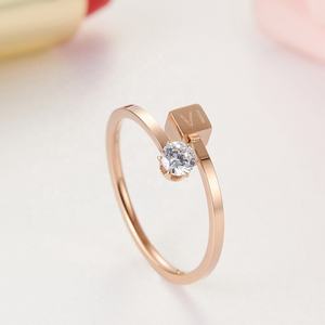 Anillo de Dedo Elegante Hecho a Medida, Hermoso Anillo de Moda para Mujer, Anillo Vaginal de Oro Rosa - Product Image 3