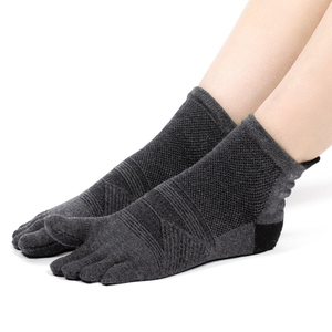 الجوارب الرياضية الكاحل وسادة القطن أصابع القدم المضادة للإنزلاق للرجال والنساء - Product Image 6
