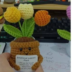 Ramo <span class=keywords><strong>de</strong></span> Tulipanes <span class=keywords><strong>de</strong></span> Crochet, Maceta <span class=keywords><strong>de</strong></span> Flores Tejida, Planta en Maceta <span class=keywords><strong>de</strong></span> Flores <span class=keywords><strong>de</strong></span> Punto, Decoración Floral Artificial, Tulipán en Maceta Tejido a Mano, Venta al por Mayor - Product Image 1