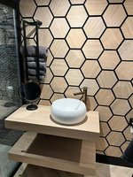 AORONG Placage en bois Panneaux muraux acoustiques hexagonaux personnalisables en option Panneau MDF 9MM + Panneau mural en feutre de polyester PET 12MM