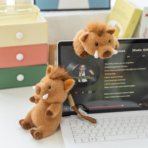 Muñeco <span class=keywords><strong>de</strong></span> Peluche <span class=keywords><strong>de</strong></span> Poliéster con Relleno <span class=keywords><strong>de</strong></span> Algodón PP, Serie <span class=keywords><strong>de</strong></span> Animales: Mono Dorado, Jabalí, Husky, Regalo <span class=keywords><strong>de</strong></span> Cumpleaños, Uso en Oficina - Product Image 3