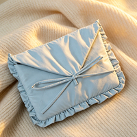Sacs de protection matelassés en polyester pour tablette avec logo personnalisé pour femmes, pochette à volants pour livres, étui de voyage avec nœud – Vente en gros