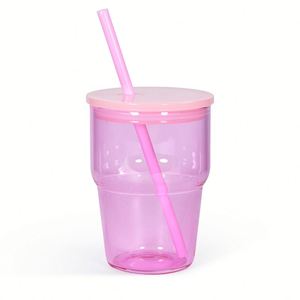 Vaso de vidrio apilable con degradado de color rosa, reutilizable, con tapa y pajita, para bebidas. - Product Image 6