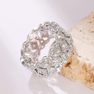 Anello Geometrico Cavo con Zirconi per Donne, Gioiello Minimalista Chic alla Moda, Regalo di Nozze - Product Image 6