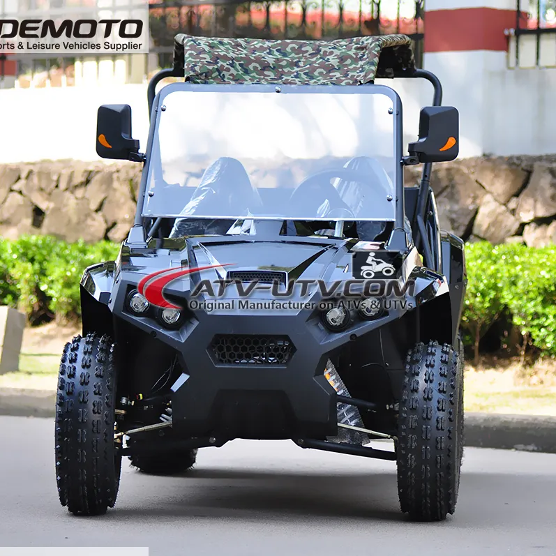 Quatro trilhas 4x4 lado por lado utv