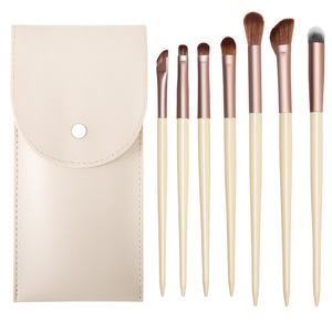 ชุดแปรงอายแชโดว์ 7 ชิ้น ขนแปรงสังเคราะห์ ด้ามไม้ แปรงแต่งหน้าแบบแบนสำหรับเบลนด์คอนซีลเลอร์ อายไลเนอร์ สำหรับแต่งตา - Product Image 5