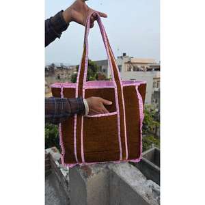 Bolsa de Viaje Acolchada de Algodón, Hecha a Mano con Estampado Tradicional, Elegante, Resistente y Ligera - Product Image 3