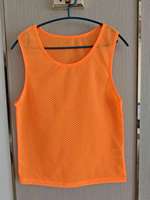 Gilet d'entraînement de football en polyester de haute qualité bavoirs confortables en maille respirante Pinnies de football Service OEM de vêtements hauts pour les équipes