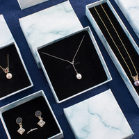 Boîte cadeau de luxe A1 en carton à motif pierre, présentoir personnalisé pour boucles d'oreilles, avec coussinet en éponge foncé, structure en deux parties