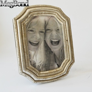 Cornice in resina per foto con finitura in argento antico da 7 pollici <span class=keywords><strong>Vintage</strong></span> da tavolo in Polyresin per la visualizzazione di foto - Product Image 5