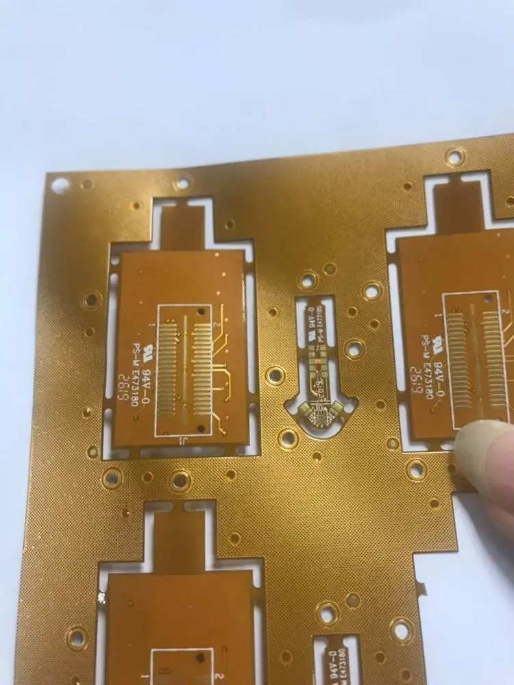 PCBメーカー中国深センFPC 1.2mm FR4補強材付き