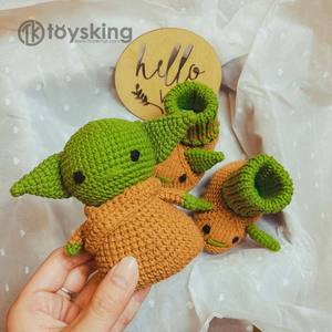 Bambola Sonaglio all'Uncinetto Baby <span class=keywords><strong>Yoda</strong></span> - Giocattolo Sensoriale Fatto a Mano Ispirato al Bambino con Campanellino Delicato, Regalo per Neonato e Baby Shower - Product Image 3