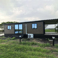 Casa Contenedor Expandible de Lujo, Moderna, Prefabricada y Modular con Terraza y Techo a Dos Aguas para Vivir en el Jardín