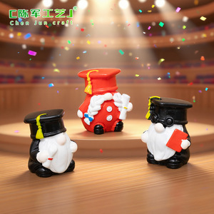 Novedad transfronteriza para la temporada <span class=keywords><strong>de</strong></span> graduación: Muñeco enano Moe, accesorios <span class=keywords><strong>de</strong></span> decoración DIY para <span class=keywords><strong>casa</strong></span> <span class=keywords><strong>de</strong></span> <span class=keywords><strong>muñecas</strong></span>, manualidades pequeñas <span class=keywords><strong>de</strong></span> resina para coche y escritorio. - Product Image 3
