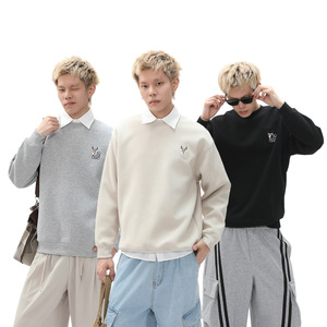 Abbigliamento Maschile |   Maglione Autunnale in Cotone Felpato con Ricamo sul Collo e Motivo a Cuore, Vestibilità Ampia, Lavaggio Enzimatico, Quattrocentoventi - Product Image 1