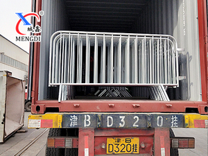 Bán Buôn Giá Thấp Mạ Kẽm Tạm Thời Hàng Rào Thép Kiểm Soát Đám Đông Rào Cản Hàng Rào Kiểm Soát Đám Đông Hàng Rào - Product Image 2