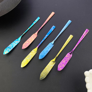 มีดเนยไทเทเนียมแท้ สีไล่ระดับ สำหรับทาชีสและขนมปัง ล้างด้วยมือเท่านั้น - Product Image 2