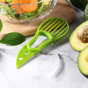 Outil à découper l'avocat 2-en-1 - Coupe-fruits et dénoyauteur en acier inoxydable avec éplucheur pour la cuisine, gadget pour une découpe rapide de guacamole - Product Image 4
