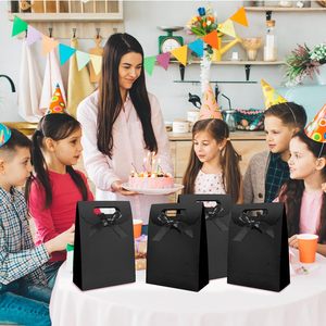Boîte d'emballage de boutique pliable avec poignée, en matériaux recyclés, finition mate et revêtement UV, pour fournisseurs en gros et usines - Product Image 4