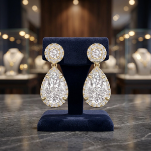 Pendientes de Halo con Diamantes Cultivados en Laboratorio con Corte Pera Certificados por IGI, con Diamantes Redondos en Oro de 10K, 14K, 18K, Plata 925 y 935 - Product Image 1