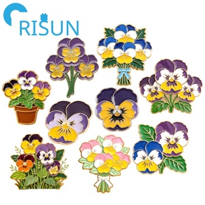 Pin de Esmalte Personalizado al por Mayor con Diseño de Flor de Pensamiento Tricolor Morado, Joyería Floral, Broches de Esmalte, Pin de Metal con Esmalte de Pensamiento - Product Image 1