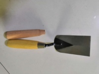 Truelle de maçonnerie monobloc forgée de qualité bricolage avec manche en bois