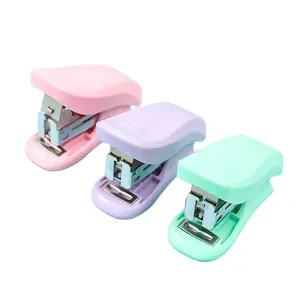 Leuke Macaron Kleur Mini Nietmachine Voor Student Briefpapier Combo Set Handig Kleine Nietmachine En Nietjes Voor Bindpapier