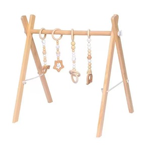 Gimnasio de actividades de madera para bebés con juguetes colgantes de nubes, estrellas y luna para bebés de 0 a 6 meses, incluye tapete de juego. - Product Image 3
