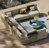 Ensemble de canapé lounge d'extérieur en rotin tressé moderne et luxueux 3 places avec coussins écologiques à séchage rapide pour jardin