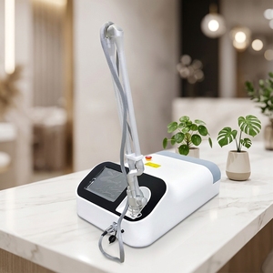 Machine à laser fractionné CO2 60W 10600nm pour le raffermissement cutané, l'élimination des vergetures et la beauté (oxygène CO2) - Product Image 1