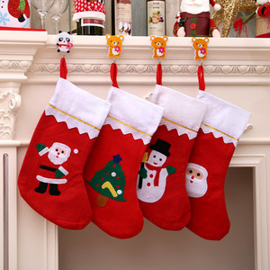 Chaussettes de Noël décoratives grande taille en tissu non tissé avec bords blancs/verts, sac cadeau - Product Image 3