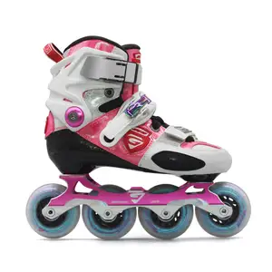 Patins à roues alignées réglables pour enfants Prix d'usine Rouleaux clignotants Patins roses à 4 roues pour filles Hommes et dames Extérieur