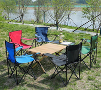 Chaise de camping pliable moderne avec dossier et poches latérales en maille, mobilier d'extérieur portable pour le camping, la pêche, les pique-niques et la plage