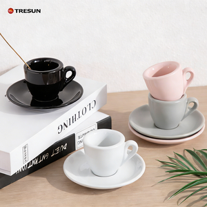 Ensemble tasse et soucoupe à thé en porcelaine anglaise vintage personnalisable, capacité 50 ml, compatible lave-vaisselle et écologique - Product Image 3