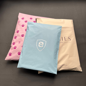 Sac d'expédition en polyéthylène personnalisé avec logo imprimé, auto-adhésif, pour l'emballage de vêtements - Product Image 4