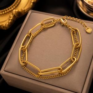 สร้อยข้อมือผีเสื้อสี่เหลี่ยมเล็กประดับตัวเลขโรมัน ชุบทอง 18K สร้อยข้อมือสแตนเลสคิวบา 316L - Product Image 5