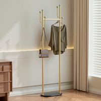 Porte-manteau sur pied de style poteau doré, style luxe léger, pour chambre et entrée, avec support pour sacs et base en verre trempé