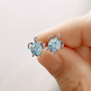 Orecchini a perno con tartaruga blu, smaltati, in ottone, a forma di animale marino, gioielli alla moda da donna, accessorio regalo - Product Image 3
