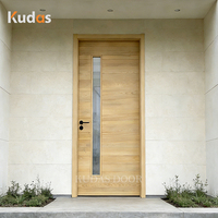 Porte d'entrée principale en bois massif de chêne blanc à lattes horizontales modernes avec insert en verre vertical pour villa
