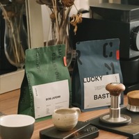 Bolsa con Cierre de Papel Kraft Personalizada 100% Biodegradable y Compostable para Café, Té, Grado Alimenticio, con Cierre Hermético y Fondo Cuadrado