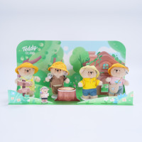 Tableau de scène de cabane forestière sur le thème de l'aventure, pouvant être associé à des chapeaux de randonnée et des ours en peluche pour la randonnée
