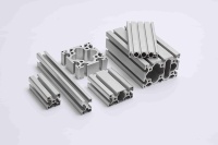 Profilé en aluminium industriel robuste pour bancs de travail et protections de robots, profilé structurel en aluminium léger