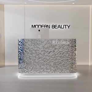 Mostrador de Recepción para Salón de Belleza, de Acero Inoxidable, con Diseño Curvo de Ondas de Agua - Product Image 1