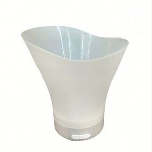 Seau à glace rectangulaire lumineux en silicone Bluetooth 3L pour refroidir bière et vin, accessoires de bar, lumière LED, camping, fête, vente directe d'usine - Product Image 6