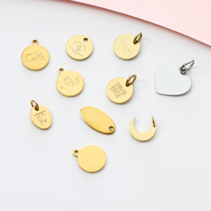 Bán Buôn Tùy Chỉnh 3D Thẻ Kim Loại Thép Không Gỉ Khắc Thương Hiệu Logo Kim Loại Quyến Rũ Mặt Dây Chuyền Với Chiếc Nhẫn Đối Với Trang Sức - Product Image 1