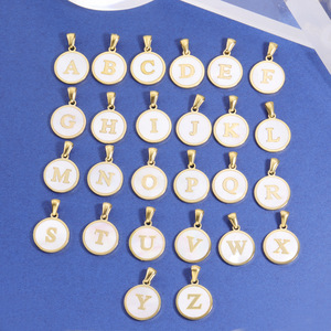 Breloques initiales en émail de l'alphabet A-Z |   Bracelets tendance en acier inoxydable plaqué or 18 carats, étanches et hypoallergéniques - Product Image 1