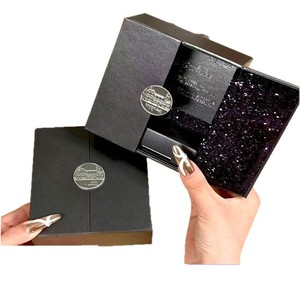 Scatole di Carta Colorata Rinforzate e Ispessite su Misura con Doppia Porta per Cosmetici, Souvenir e Confezioni Regalo - Product Image 1